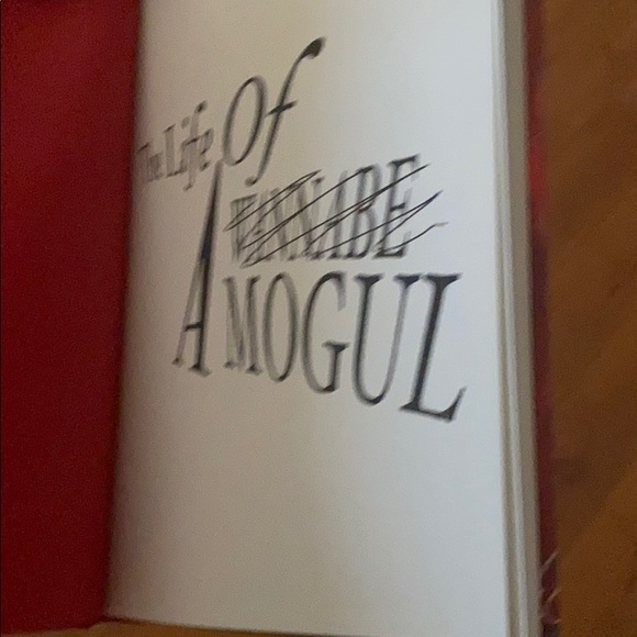 Bella Thorne “A Life of a wanna be mogul” book - Picture 4 of 4